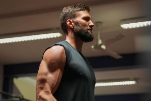 克莱伯晒休赛期照：训练&旅行&高尔夫&沙排 大秀罕见大风车飞扣