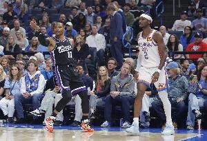 记者:国王的阵容确实太矮了 生死时刻篮板问题还是暴露了